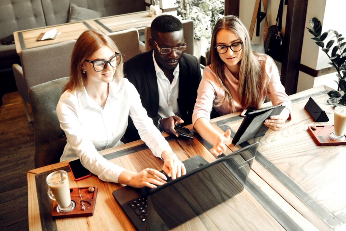 Consulenza assicurativa professionale presso unavioxerald